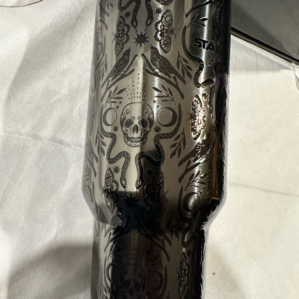 Stanley The FlowState Quencher H2.0 Tumbler limited edition Deadly Damask 40 oz - Picture 3 of 5